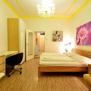 Ajo Messe - Contactless Check In Apartmanhotel Bécs
